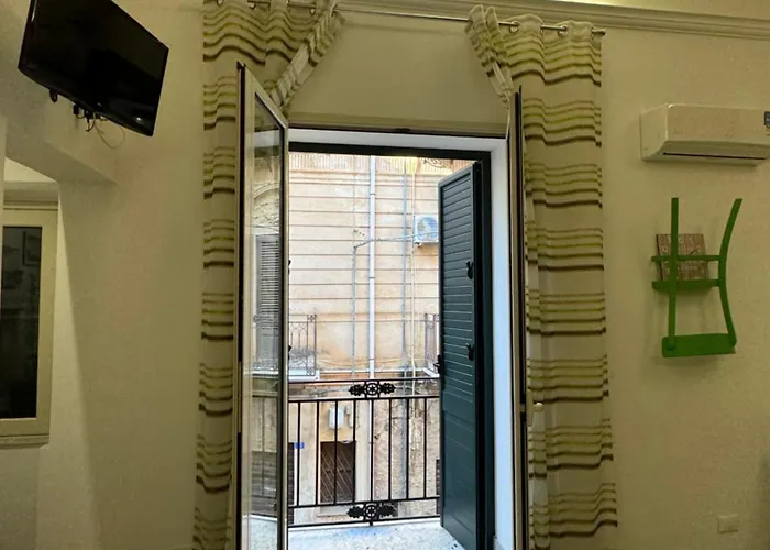 L'angoletto Di Andrea Карини